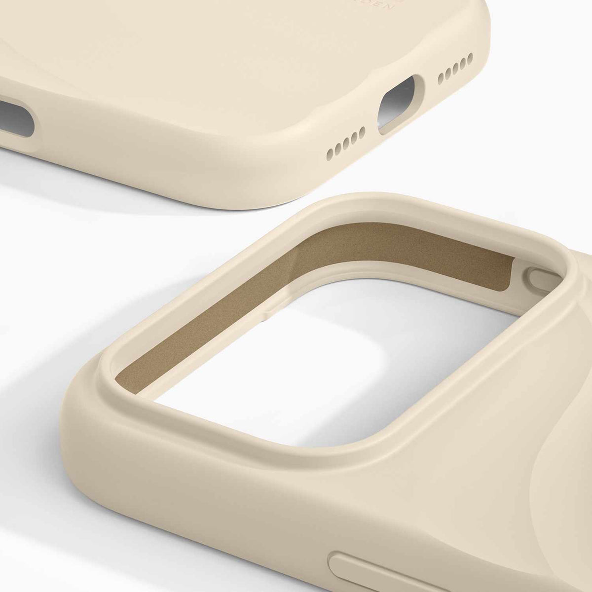Ideal of Sweden Soft Swirl MagSafe Case Cloud Dancer for iPhone 18 Pro Max/17 Pro Max